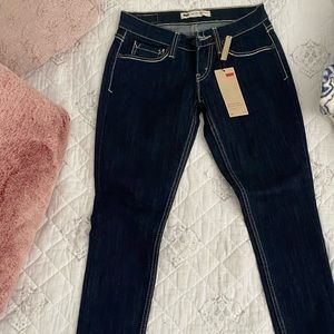 Levi’s women dark blue jeans